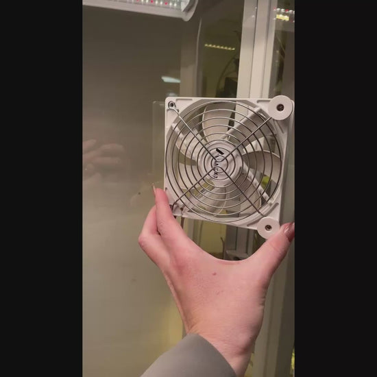 video demonstrating how the corner fan mount works