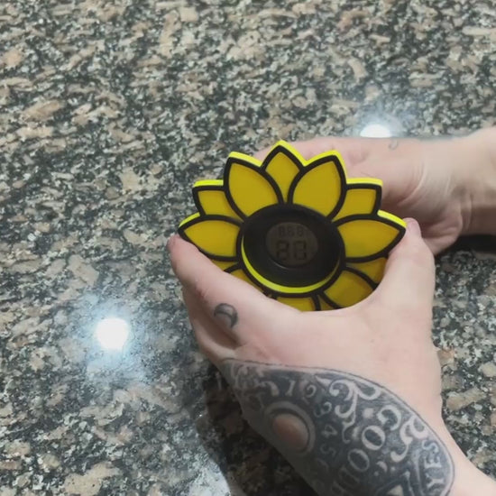video demonstrating how the flower magnet works