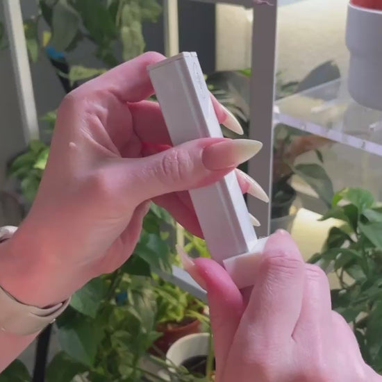 video showing how the magnetic barrina t5 mounts work